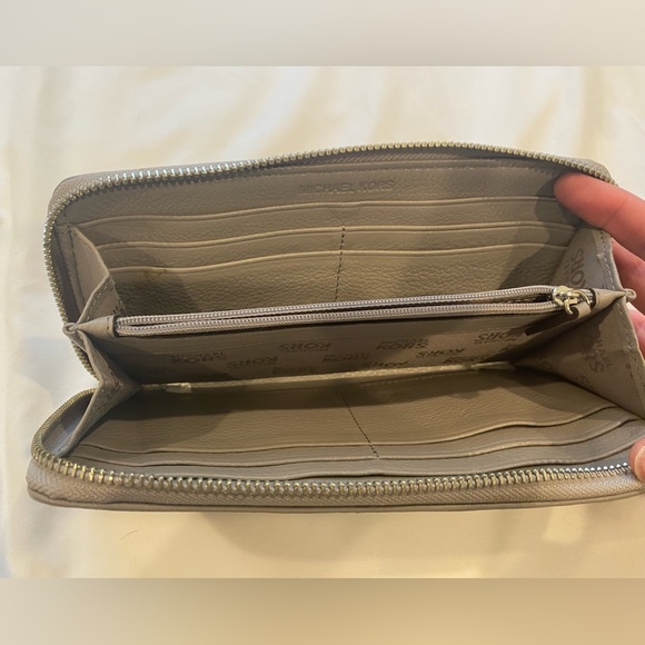 Michael Kors Wallet - Picture 3 of 3